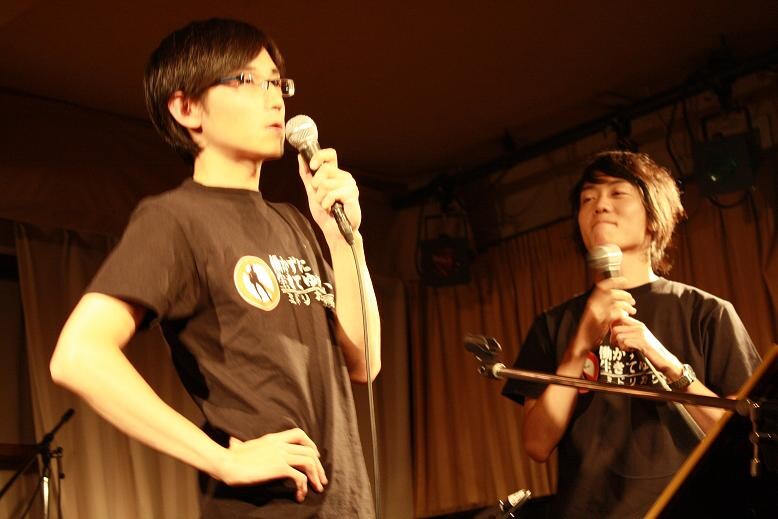 アンコールでは「働かずに生きてゆきたい」Tシャツ着用で登場。