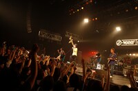 夏らしいライブを繰り広げたROCK'A'TRENCH。