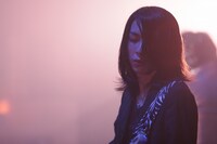 端正な顔立ちと艶のあるギタープレイが魅力のRYO（G）。