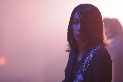 端正な顔立ちと艶のあるギタープレイが魅力のRYO（G）。