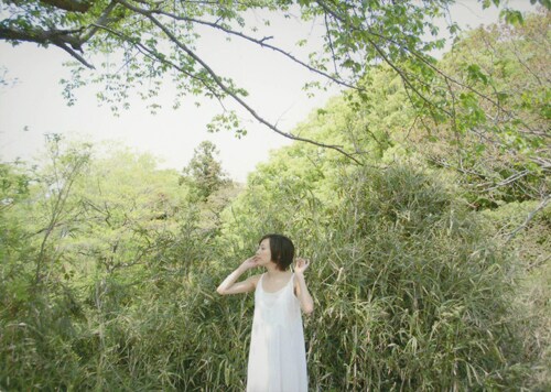 新曲「うんと幸せ(premium acoustic tour'09 ver.)」に込められた心境については、彼女のオフィシャルサイトにオープンした特設ページで語られている。