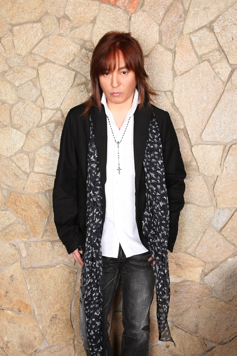 U_WAVEのボーカル、宇都宮隆。