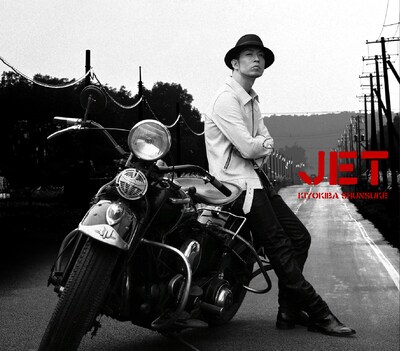写真はニューシングル「JET」通常盤ジャケット。初回盤のジャケットも楽しみにしておこう。
