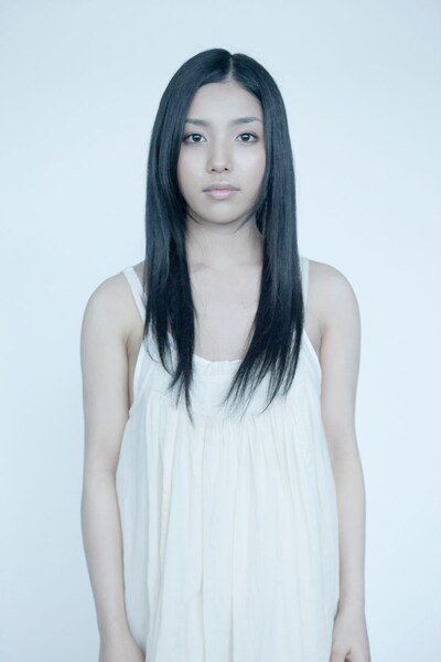 皆既日食中に故郷・奄美大島で撮影された「太陽とかくれんぼ」のビデオクリップが話題の城。この映像はオフィシャルMySpaceにて公開中。