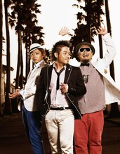 8月15日にワンマンライブを代官山UNITで開催したCLIFF EDGE。サプライズゲストとして、「@peps!ミュージック1周年記念"夏祭り'09"」で競演するMAY'Sが登場した。