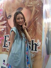 ピースサインで微笑むMay。次回はまつげボリュームアップ状態のDaichiの写真にも期待したいところだ。