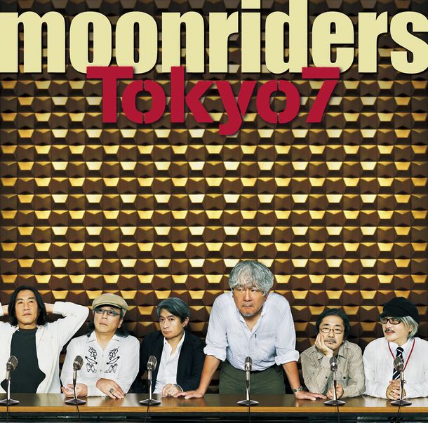 ジャケットは記者会見に出席している風のムーンライダーズの写真。メンバーがジャケットに登場するのはひさびさとなる。