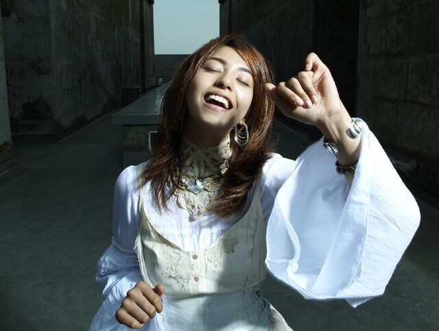 今週末10月24日には東京情報大学、25日には甲南女子大学の学園祭に出演。新曲の披露にも期待したいところだ。