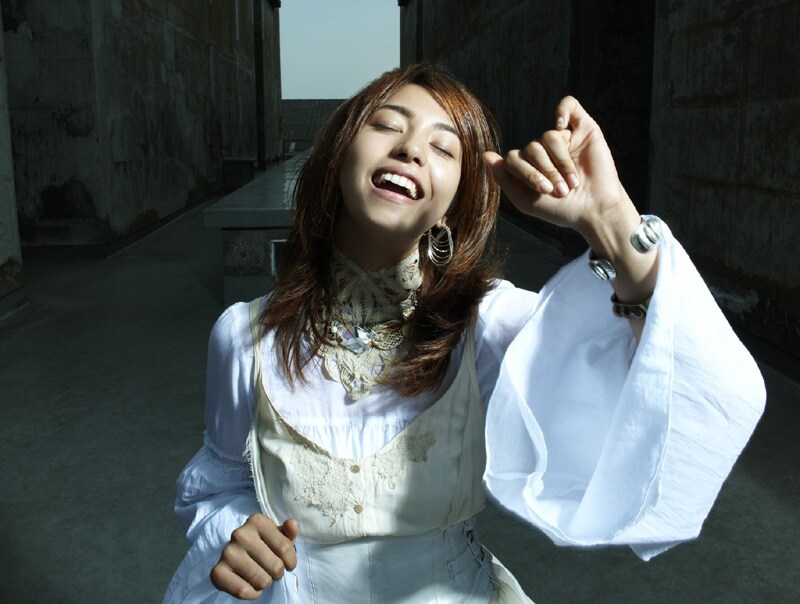 今週末10月24日には東京情報大学、25日には甲南女子大学の学園祭に出演。新曲の披露にも期待したいところだ。