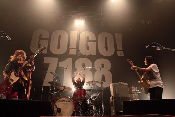 残り3公演では当日券も発売予定。アッコの復活を祝うべく、ぜひ足を運んでみよう。