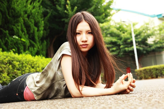阿部真央は8月5日にニューシングル「貴方の恋人になりたいのです」をリリースしたばかり。