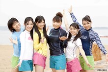 “息の長いアイドル”にちなんで、海女修行をすることになったAKB48＆SKE48のメンバー。写真左から宮澤佐江、松井珠理奈、倉持明日香、野呂佳代、大島優子、秋元才加。
