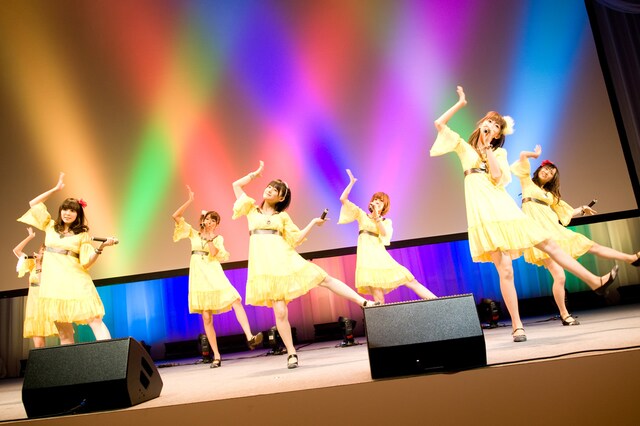 Berryz工房は8月25日に行われたレベルファイブの新作ソフト発表コンベンション「LEVEL5 VISION 2009」にゲスト出演し、新曲「流星ボーイ」をいち早く披露した（写真はイベントの様子）。