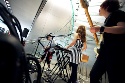 写真はApple Store, Shibuyaインストアライブの様子。