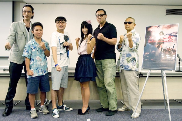 写真左から神威杏次、なべやかん、イジリー岡田、外岡えりか、菅田俊、石井てるよし監督。