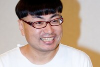 映画の見どころを聞かれると、イジリーは「高速ベロと胸を揉むところ。それが僕のすべてですから」と、堂々宣言。