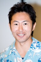 あばしり一家の三男、あばしり吉三を演じるなべやかん。永井豪原作の映画作品に出演するのはこれが二度目で、大ファンである永井豪について「永井先生は、他のマンガ家さんがタブーとしてやらなかったことをすべてやった人なんです」と魅力を語った。