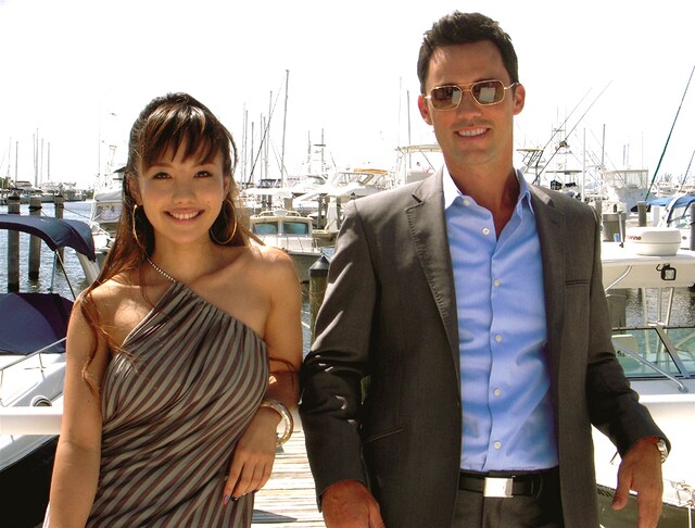 谷村奈南とジェフリー・ドノヴァンのツーショット。ドノヴァンのチョイ悪オーラに負けない奈南のゴージャスぶりはお見事。