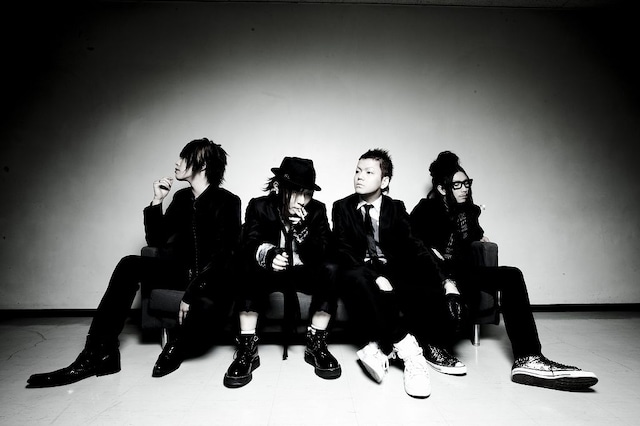 写真の一番右が脱退を発表した光也。