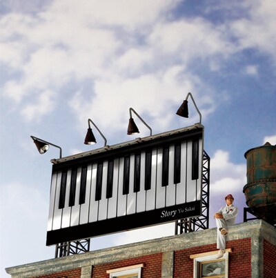 YouTubeのオリジナルコンテンツ「YouTube LIVE TOKYO feat.iQ」では、さかいゆうが歌う「How Beautiful」のライブ映像が公開されている（写真はシングル「ストーリー」ジャケット）。