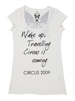 初回盤Aに封入されるTシャツ（白ボディ×黒プリント）