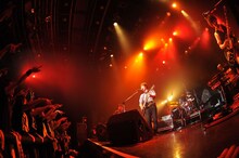 8月26日のライブにはスムルースと北川けんいちがゲストとして出演。アンダーグラフは、彼らのパフォーマンスの後に登場し全11曲を熱演した。