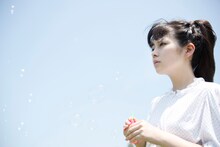 16歳の現役高校生、南波志帆。