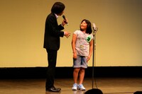 この日最年少の参加者は、小学6年生の女の子（写真右）。彼女は「学校で小数点や分数を習うけど、この先の人生で使うことがあるのか」と、小学生らしからぬフニオチを披露した。