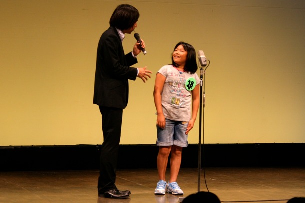 この日最年少の参加者は、小学6年生の女の子（写真右）。彼女は「学校で小数点や分数を習うけど、この先の人生で使うことがあるのか」と、小学生らしからぬフニオチを披露した。