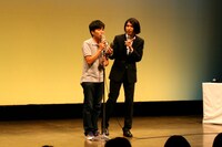 シャカ植松（写真左）は、要所要所でイベントに参加。最終審査を待つ間には、ギャグ100連発をムチャぶりされ独壇場となった。