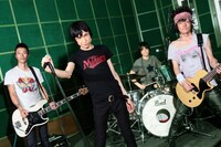 甲本ヒロトのバンド、ザ・クロマニヨンズは10月28日に4枚目のオリジナルフルアルバム「MONDO ROCCIA」をリリースする。