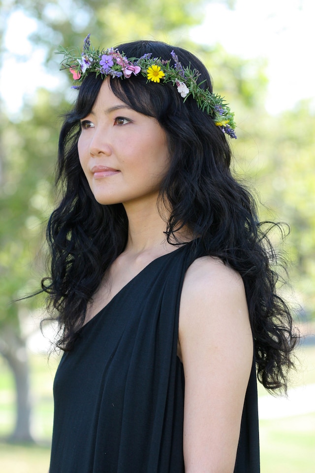 「MACROSS CROSSOVER LIVE」には飯島真理のほか、福山芳樹、チエ・カジウラ、中島愛、May'nといった「マクロス」の歴史を彩ったシンガーが集結する。