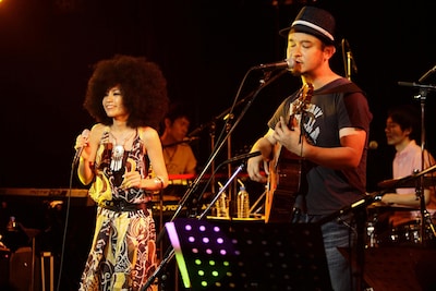 「本当にSaigenjiさんの音楽が大好きなんです！」と熱く語る多和田に、照れながらも「いやいや、ホント親戚だか妹みたいに波長の合う存在です。みなさん多和田えみをヨロシク！」と妹分の活躍にエールを送ったSaigenji。アンコールでは多和田、Saigenji、バンドメンバーThe Soul Infinity全員の大合唱でジャクソン5「I'll Be There」をカバーした。