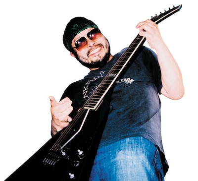 オオクボ-Tはこれまで町田康バンド、遠藤ミチロウ、灰野敬二、ZAZEN BOYSら数々の大物と共演。石橋英子とともにユニット「危々と裸々」としても活動している。