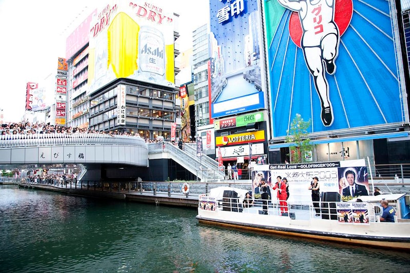 えびす橋が崩れ落ちそうなほどに集まったファンの声援に全力のパフォーマンスで応えた郷。