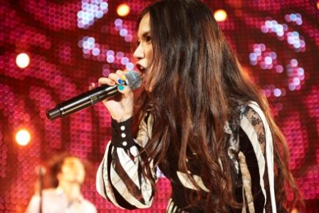 昨年1stアルバムの発売日に代々木公園で行われたフリーライブでは感動のあまり涙を見せた志帆だが、「今日は泣きません！ 最初から最後まで楽しませます！」と宣言。