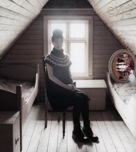 本日10月5日より原田知世のオフィシャルMySpaceでは、Ed TSUWAKIが監督したアイスランド撮影の新曲「FINE」のビデオクリップをフル配信中（写真はアルバム「eyja」ジャケット）。