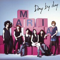 「Day by day」通常盤ジャケット。