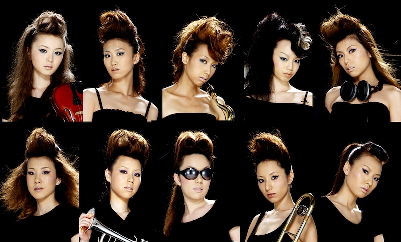 ピストルバルブ（写真上段左からジェニ7000、cotton、アンドー！、とみぃ、DJリリア、下段左からコリーナ、Misaty、M-chan、ラム・アスカ、ヨーコBrooklyn）