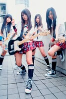 10月14日にはニューシングル「夢見るつばさ」をリリースする。