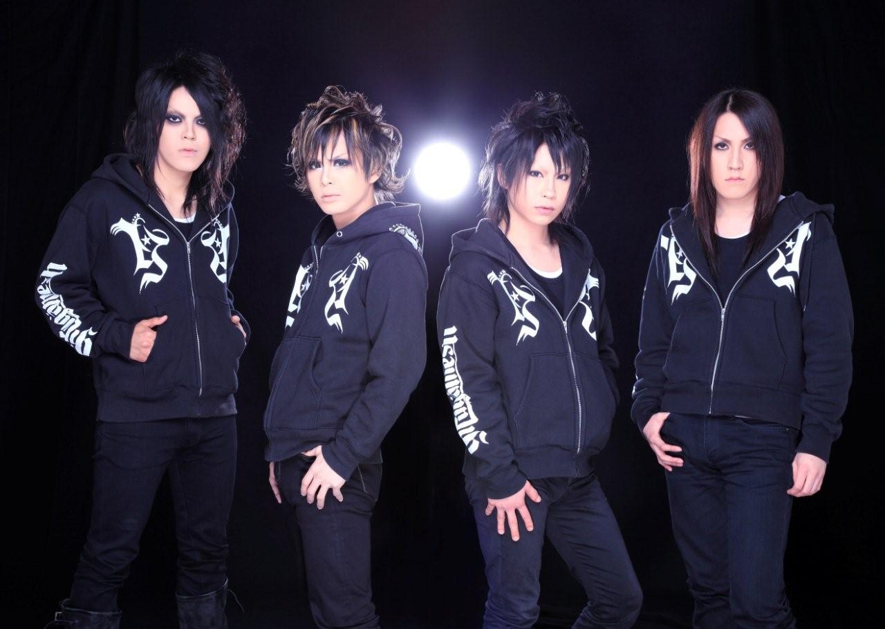 8月15日に幕張メッセで行われたライブイベント「JACK IN THE BOX 2009 SUMMER」で白熱のパフォーマンスを繰り広げたギルガメッシュ。