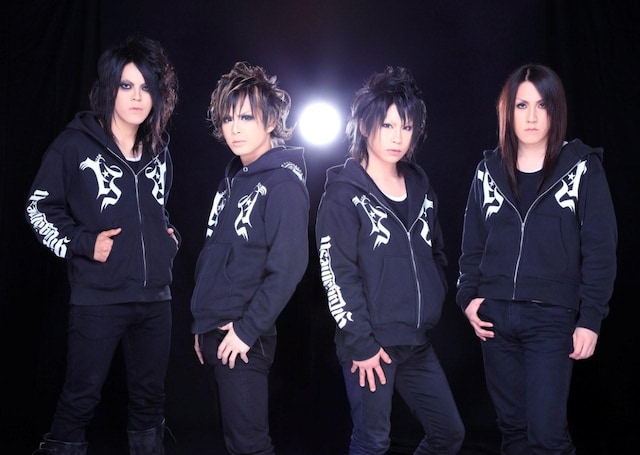 ギルガメッシュは10月7日にニューシングル「crying rain」をリリース。12月16日には待望のニューアルバム発売も控えている。