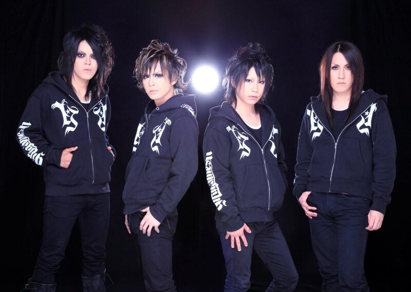 ギルガメッシュは10月7日にニューシングル「crying rain」をリリース。12月16日には待望のニューアルバム発売も控えている。