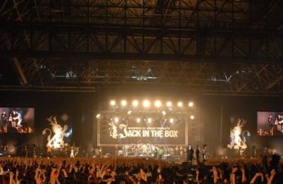 写真はイベントのラストを締めくくった出演者全員によるバンド、MAVERICK DC SUPER ALL STARSのパフォーマンス。（Photo by 畔柳ユキ、河本悠貴、Sumie）
