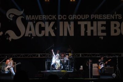 機材トラブルに見舞われつつも、機転を利かせたトークで会場を和ませたシド（Photo by 畔柳ユキ、河本悠貴、Sumie）。