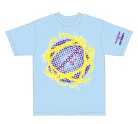 爽やかな水色地にビッグバン発生を大きく描いたTシャツ。袖にはmonobrightとスペースシャワーTVのロゴがプリントされている。