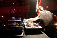 石野卓球（写真：北岡一浩）