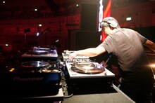 石野卓球（写真：北岡一浩）