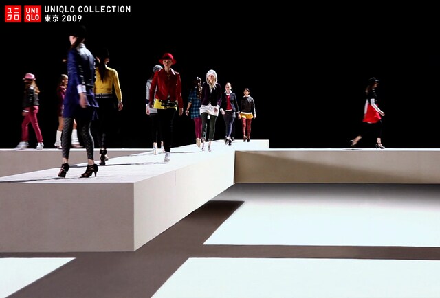 このCMのディレクターはCORNELIUSの映像作品などで知られる辻川幸一郎によるもの。