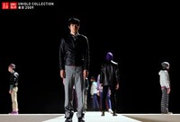 松山ケンイチの衣装はネオレザーライダースジャケット（5990円）、EFMVネックセーター（2990円）、ファインクロスストライプシャツ（2990円）、タスマニアウールブレンドチェックノータックパンツ（3990円）。